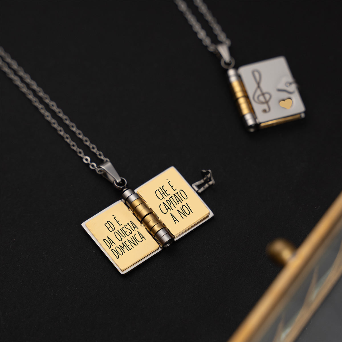 Collana Libro con Dedica ✦ L'amore ti capita anche quando non lo vuoi