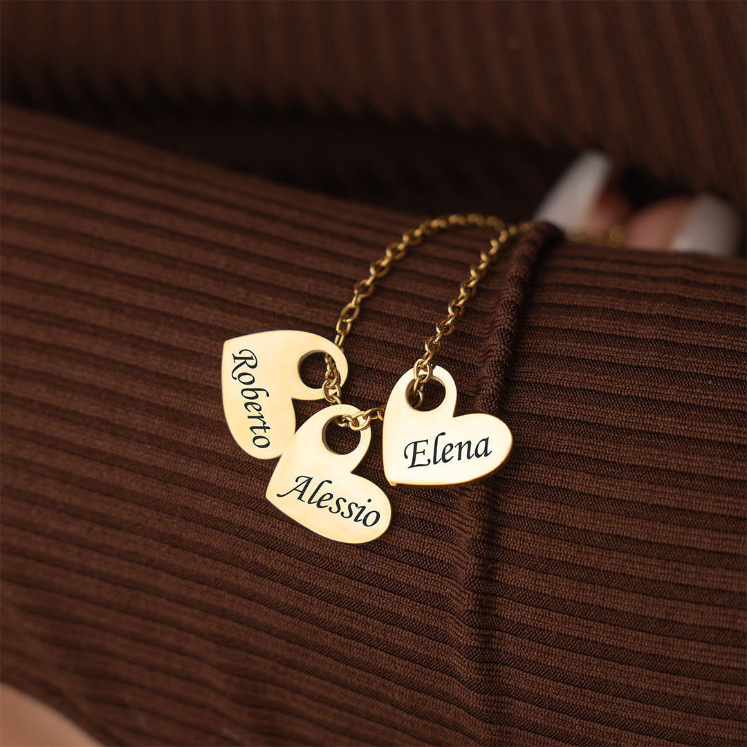 Collana Cuoricini con Nomi Incisi ✦ Cuori di Mamma