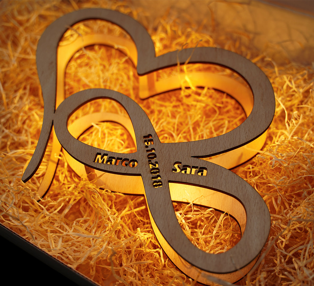 Lampada personalizzata in legno con cuore e Infinito intrecciati - Amore Infinito