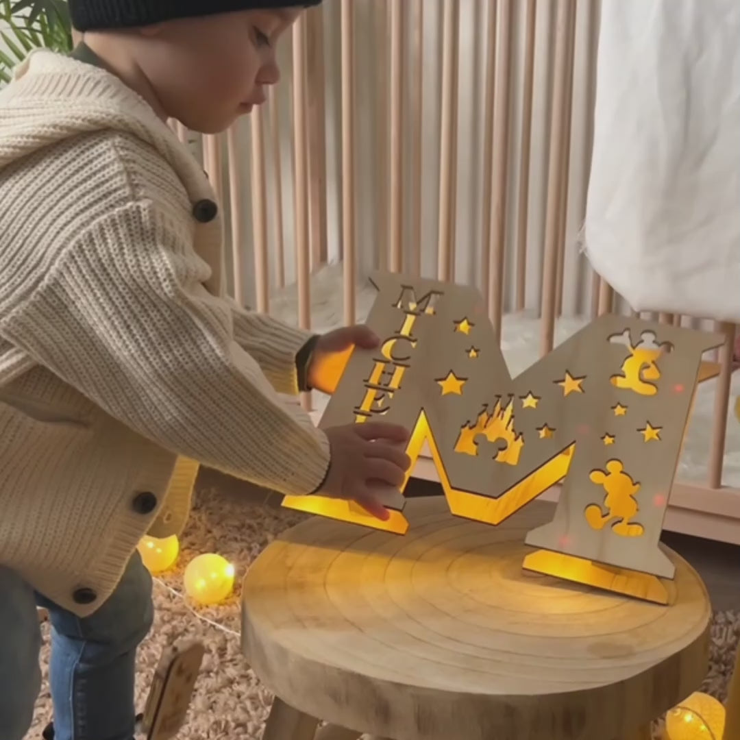 lampada personalizzata per bambini - decorazione luminosa in legno